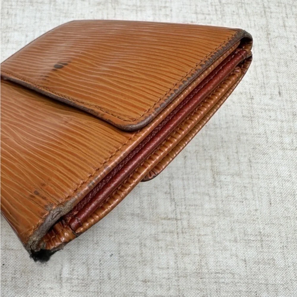 AUTHENTIC Louis Vuitton Marco Wallet. Color: Brown